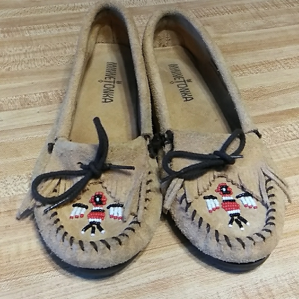 Minnetonka moccasins size 6
